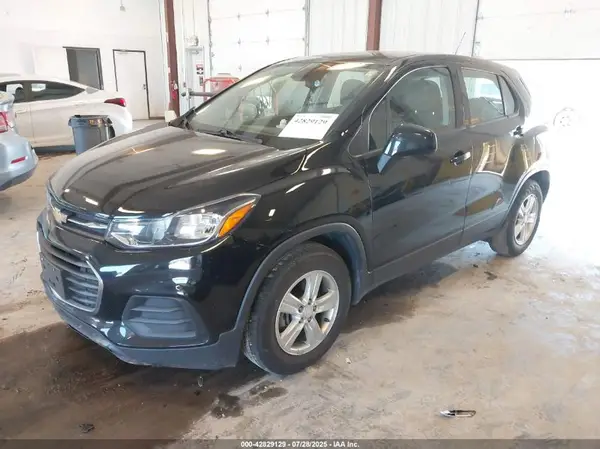3GNCJKSB5KL332100 2019 CHEVROLET TRAX - Image 2