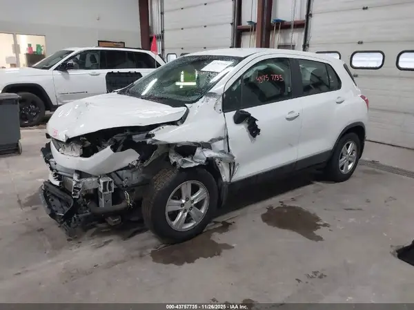 3GNCJKSB5KL350063 2019 CHEVROLET TRAX - Image 2