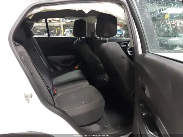 3GNCJKSB5KL350063 2019 CHEVROLET TRAX - Image 8
