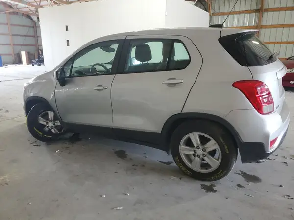 3GNCJKSB5KL352153 2019 CHEVROLET TRAX - Image 2