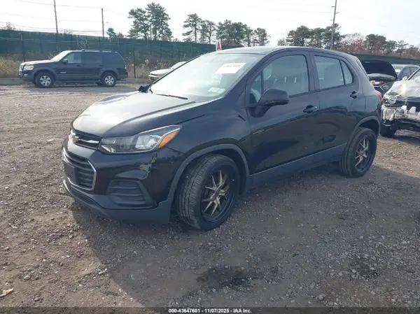 3GNCJKSB5KL355439 2019 CHEVROLET TRAX - Image 2