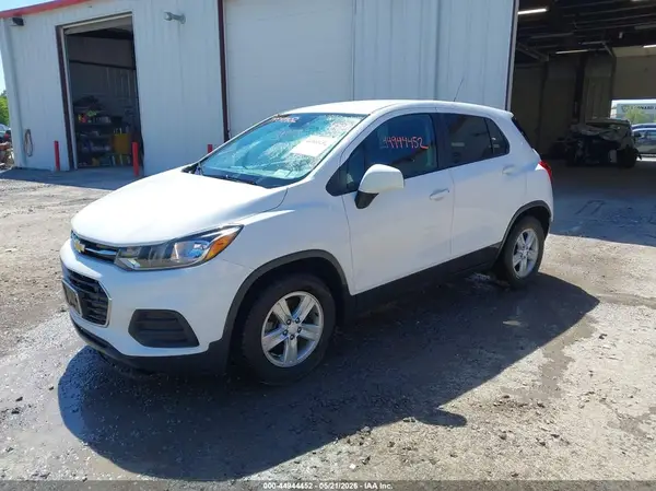 3GNCJKSB5KL355960 2019 CHEVROLET TRAX - Image 2