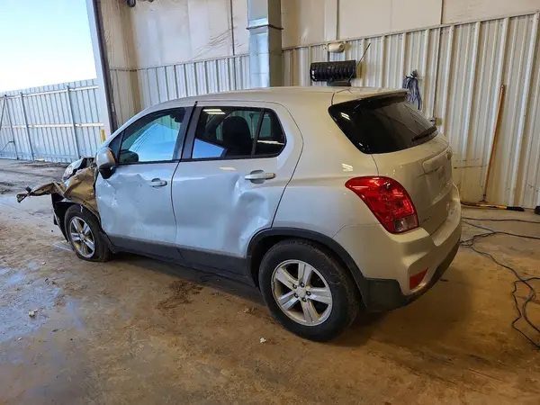 3GNCJKSB5KL368143 2019 CHEVROLET TRAX - Image 2