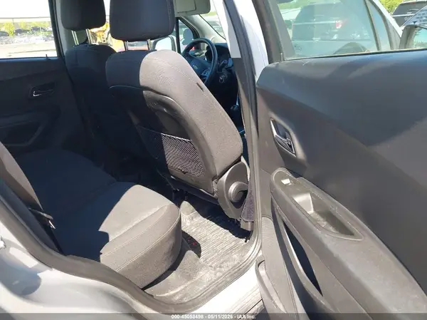 3GNCJKSB5KL372399 2019 CHEVROLET TRAX - Image 8