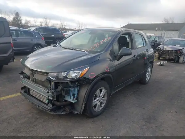 3GNCJKSB5KL390398 2019 CHEVROLET TRAX - Image 2