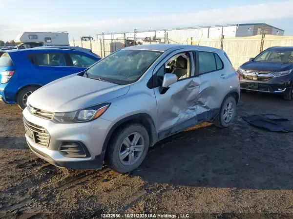 3GNCJKSB5KL390773 2019 CHEVROLET TRAX - Image 2