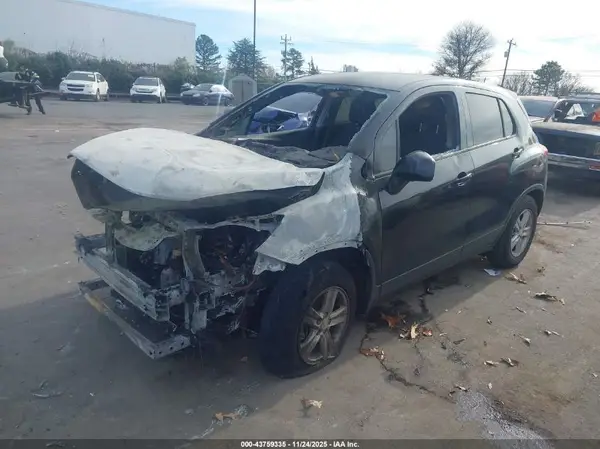 3GNCJKSB5KL390871 2019 CHEVROLET TRAX - Image 2