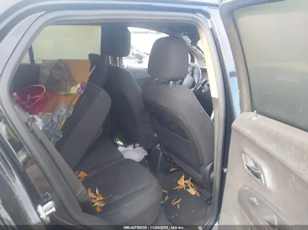 3GNCJKSB5KL390871 2019 CHEVROLET TRAX - Image 8