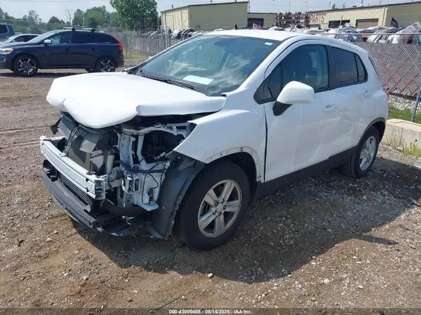 3GNCJKSB5KL400542 2019 CHEVROLET TRAX - Image 2