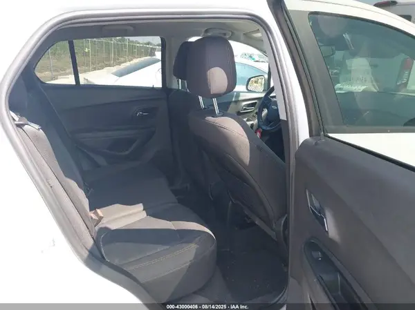 3GNCJKSB5KL400542 2019 CHEVROLET TRAX - Image 8