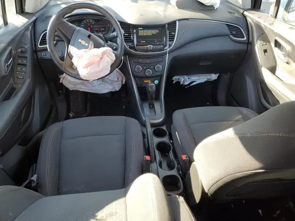 3GNCJKSB5KL405613 2019 CHEVROLET TRAX - Image 8