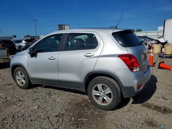3GNCJKSB5LL107211 2020 CHEVROLET TRAX - Image 2