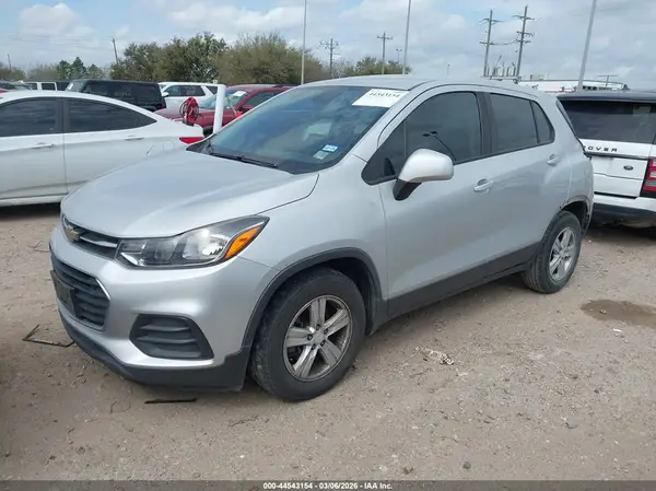 3GNCJKSB5LL129158 2020 CHEVROLET TRAX - Image 2