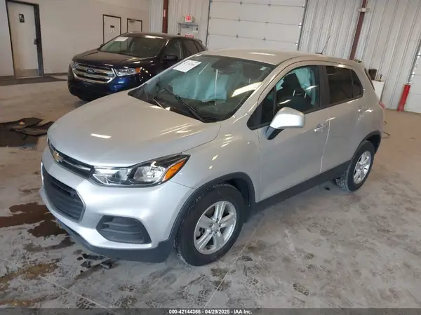 3GNCJKSB5LL131587 2020 CHEVROLET TRAX - Image 2