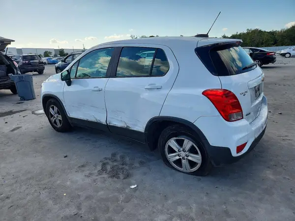 3GNCJKSB5LL135509 2020 CHEVROLET TRAX - Image 2