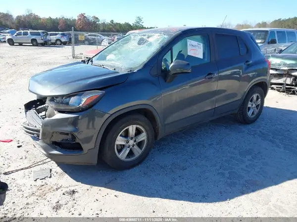 3GNCJKSB5LL139401 2020 CHEVROLET TRAX - Image 2