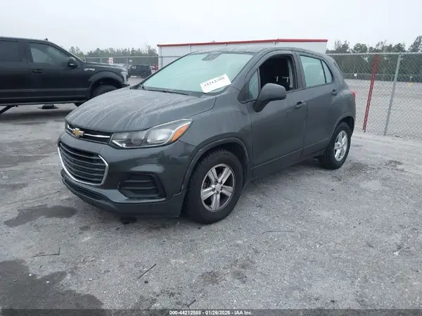 3GNCJKSB5LL147157 2020 CHEVROLET TRAX - Image 2