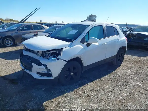 3GNCJKSB5LL147529 2020 CHEVROLET TRAX - Image 2