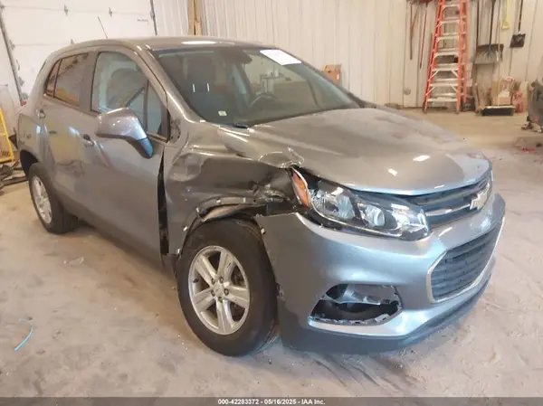 3GNCJKSB5LL158577 2020 CHEVROLET TRAX - Image 1
