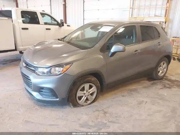 3GNCJKSB5LL158577 2020 CHEVROLET TRAX - Image 2