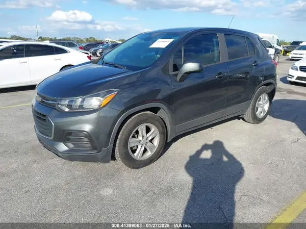 3GNCJKSB5LL178148 2020 CHEVROLET TRAX - Image 2