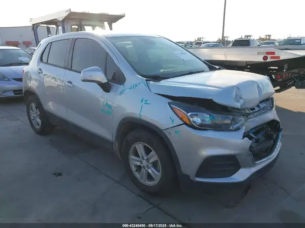 3GNCJKSB5LL184693 2020 CHEVROLET TRAX - Image 1