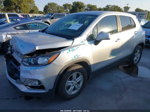 3GNCJKSB5LL184693 2020 CHEVROLET TRAX - Image 2