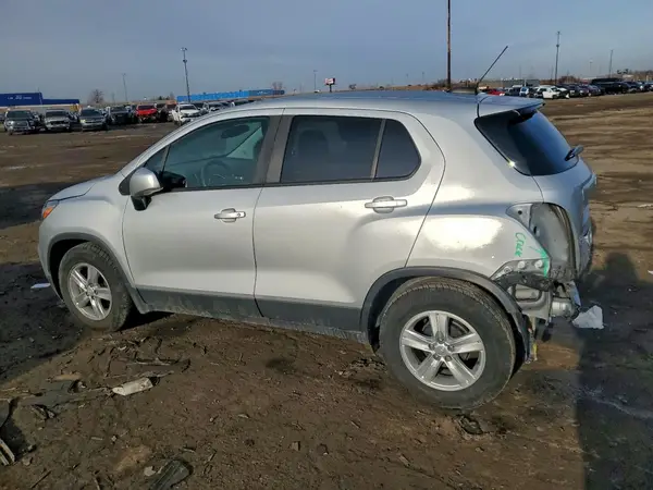 3GNCJKSB5LL206448 2020 CHEVROLET TRAX - Image 2