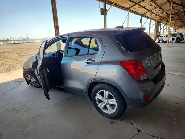 3GNCJKSB5LL207471 2020 CHEVROLET TRAX - Image 2