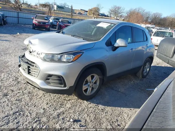 3GNCJKSB5LL210869 2020 CHEVROLET TRAX - Image 2