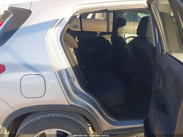 3GNCJKSB5LL210869 2020 CHEVROLET TRAX - Image 8