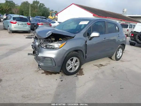 3GNCJKSB5LL215425 2020 CHEVROLET TRAX - Image 2