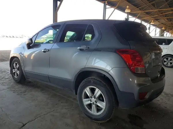 3GNCJKSB5LL215585 2020 CHEVROLET TRAX - Image 2
