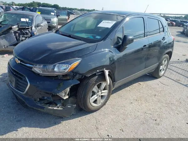 3GNCJKSB5LL230068 2020 CHEVROLET TRAX - Image 2