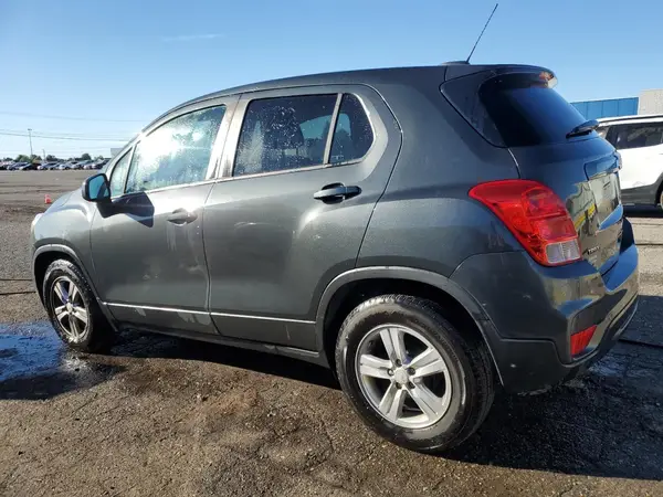 3GNCJKSB5LL273759 2020 CHEVROLET TRAX - Image 2