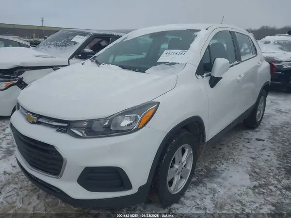 3GNCJKSB5LL304699 2020 CHEVROLET TRAX - Image 2