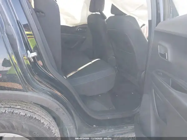 3GNCJKSB5LL306565 2020 CHEVROLET TRAX - Image 8