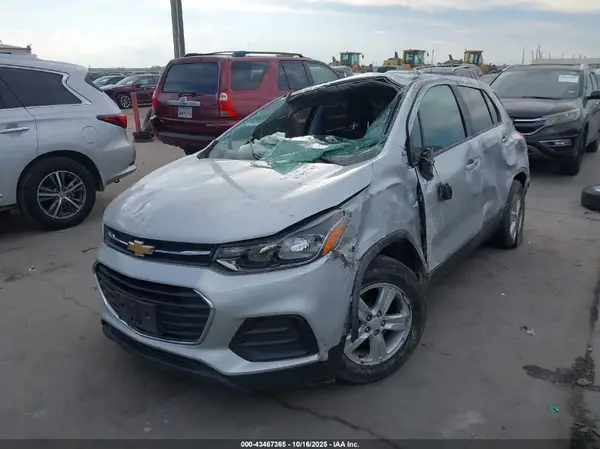 3GNCJKSB5LL318988 2020 CHEVROLET TRAX - Image 2