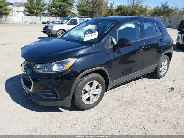 3GNCJKSB5LL319087 2020 CHEVROLET TRAX - Image 2