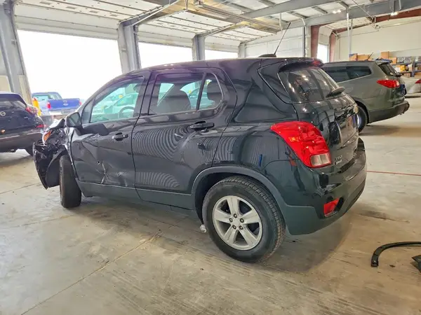 3GNCJKSB5LL322765 2020 CHEVROLET TRAX - Image 2