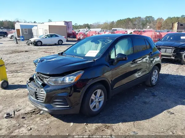 3GNCJKSB5LL328839 2020 CHEVROLET TRAX - Image 2