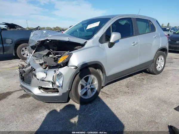 3GNCJKSB5LL333071 2020 CHEVROLET TRAX - Image 2