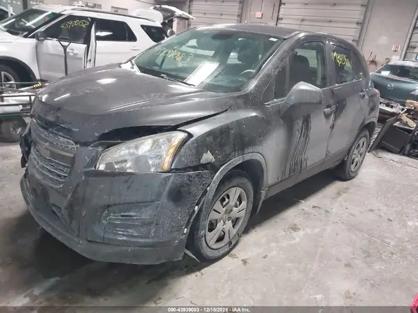 3GNCJKSB6GL243918 2016 CHEVROLET TRAX - Image 2