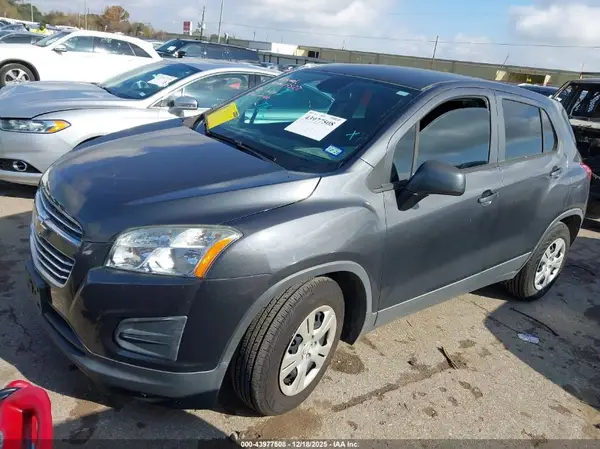 3GNCJKSB6GL258063 2016 CHEVROLET TRAX - Image 2