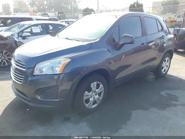 3GNCJKSB6GL262467 2016 CHEVROLET TRAX - Image 2