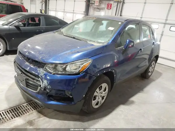 3GNCJKSB6HL175220 2017 CHEVROLET TRAX - Image 2