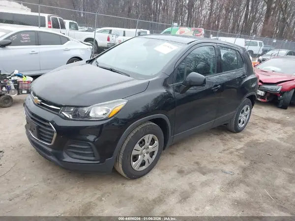 3GNCJKSB6HL186525 2017 CHEVROLET TRAX - Image 2