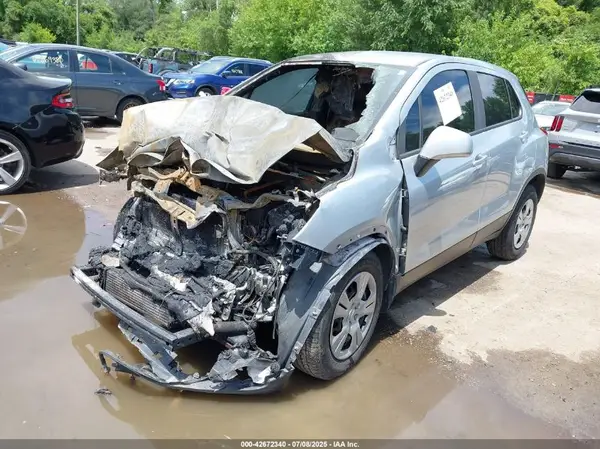 3GNCJKSB6HL187299 2017 CHEVROLET TRAX - Image 2