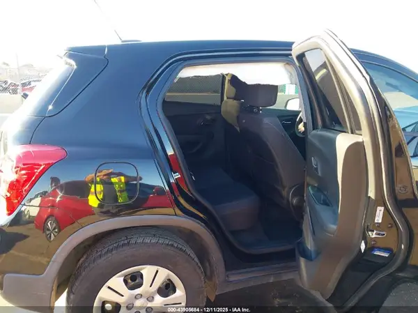 3GNCJKSB6HL206630 2017 CHEVROLET TRAX - Image 8