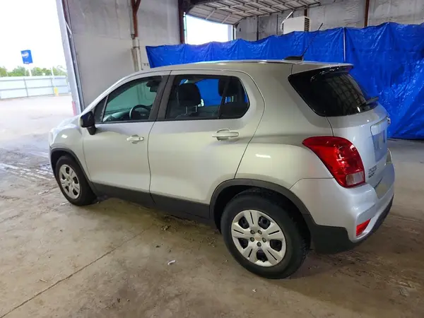 3GNCJKSB6HL218941 2017 CHEVROLET TRAX - Image 2